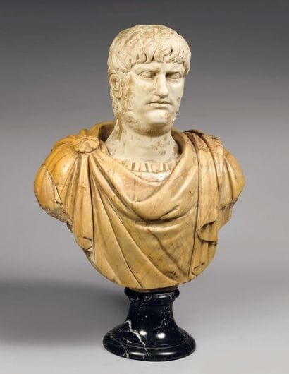 Buste d'Empereur en marbre blanc, vétu d'une...