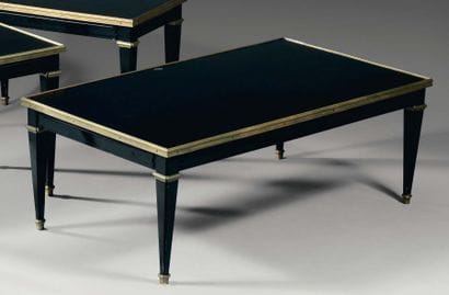 Table basse de forme rectangulaire en bois...