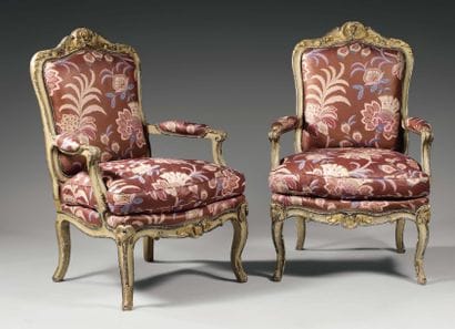 Paire de fauteuils à dossier mouvementé en...