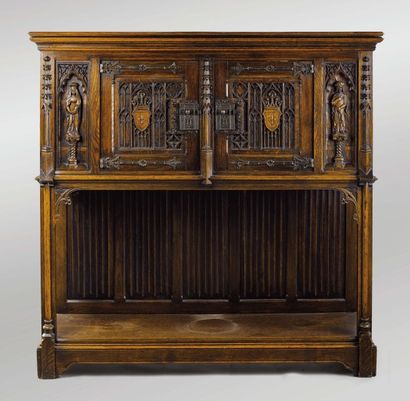 Dressoir en chêne naturel mouluré et sculpté...