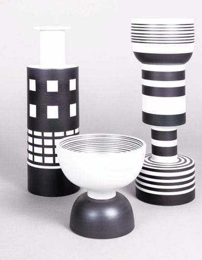 Suite de deux vases totems et d'une coupe...