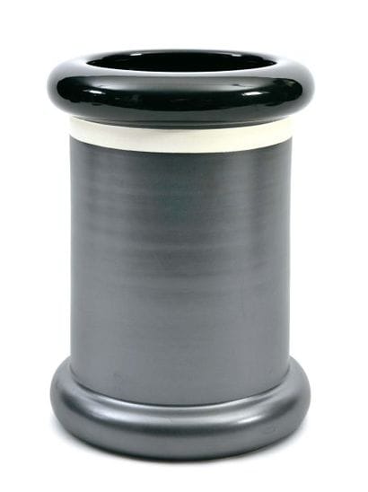 Vase de forme cylindrique en céramique émailée...