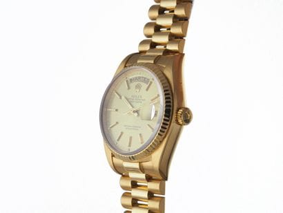 ROLEX Daydate réf. 18038 
Montre bracelet...