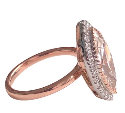 Bague en or blanc ornée d'un diamant de 4,39...