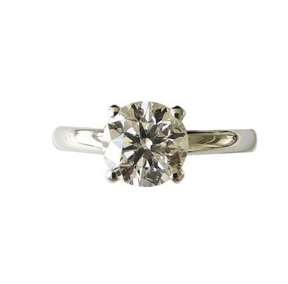 Bague en or blanc ornée d'un diamant de 1,57...
