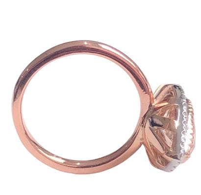 Bague en or blanc ornée d'un diamant de 4,39...