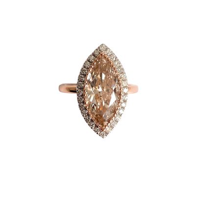 Bague en or blanc ornée d'un diamant de 4,39...