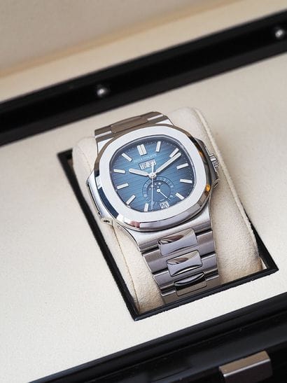 PATEK PHILIPPE Nautilus Quantième annuel...