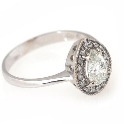 Bague en or blanc ornée d'un diamant de 1,04...