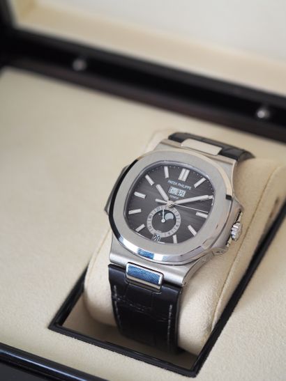 PATEK PHILIPPE Nautilus Quantième annuel...