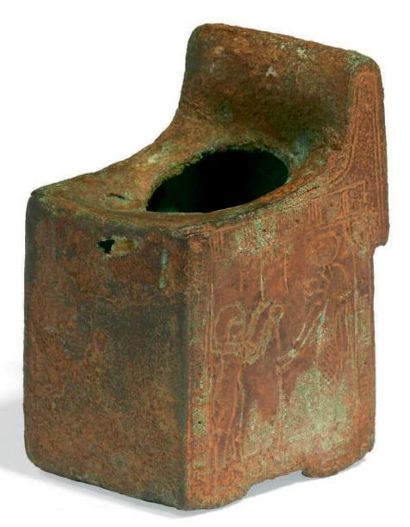 ÉGYPTE
TRÔNE DIVIN. Rare trône de statuette...