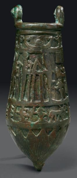 ÉGYPTE
SITULE ornée d'un homme en adoration...