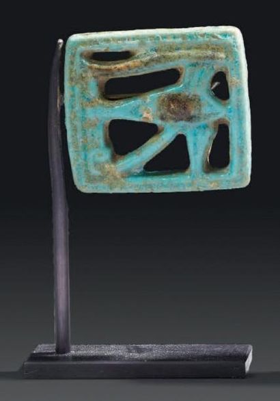 ÉGYPTE
AMULETTE ajourée bicolore et biface...