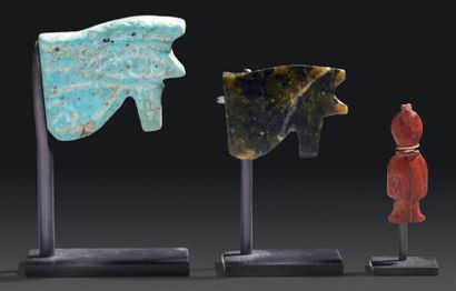 ÉGYPTE
LOT COMPOSÉ DE TROIS AMULETTES représentant...