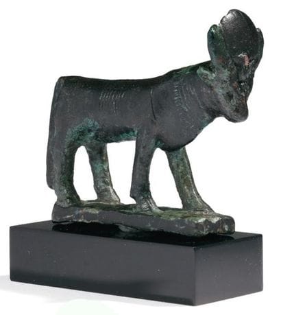 ÉGYPTE
STATUETTE VOTIVE DU TAUREAU APIS....