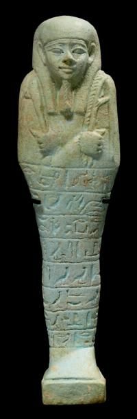 ÉGYPTE
OUSHEBTI AU NOM DU GÉNÉRAL IÂHIRDIS,...