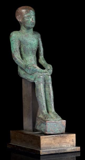 ÉGYPTE
STATUETTE VOTIVE D'IMHOTEP. L'architecte...