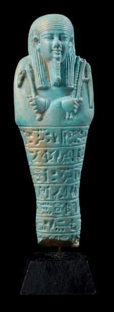 ÉGYPTE
OUSHEBTI FRAGMENTAIRE AU NOM DU PRÊTRE...