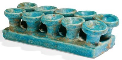 ÉGYPTE
DÉPÔT DE FONDATION formé de dix pots...
