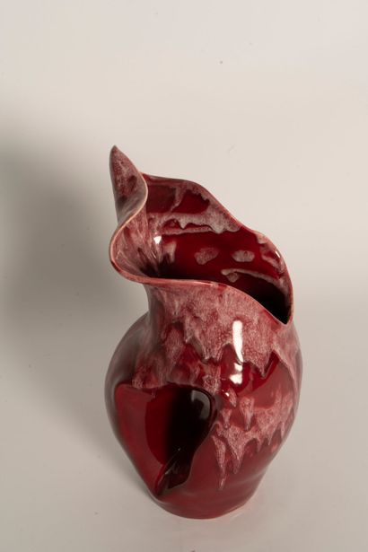BRAZIL, 20th century
Magenta glazed ceramic...