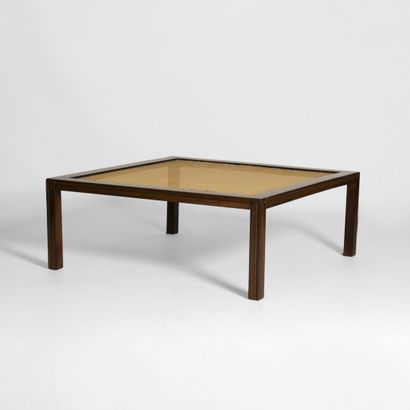 MOVEIS TEPERMAN Editor
Straw coffee table...
