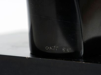 Vicente ORTI (Born 1947)
Stylized torso
Black...