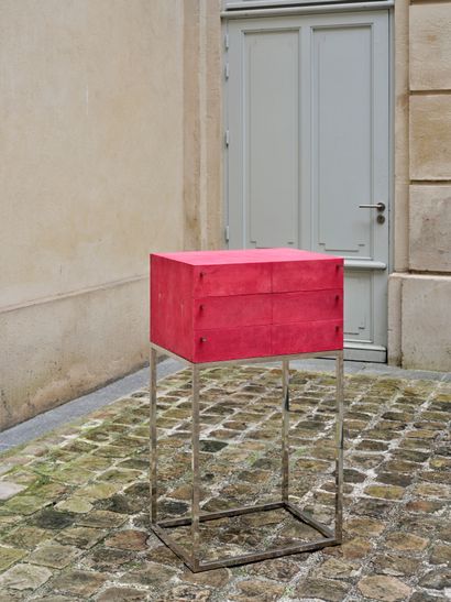 JINGERBROWN
Cabinet en galuchat ouvrant par...