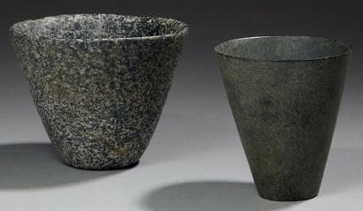 Lot composé de DEUX VASES à panse tronconique....