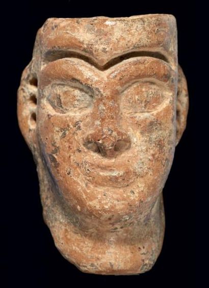 PENDENTIF en forme de visage féminin, les...
