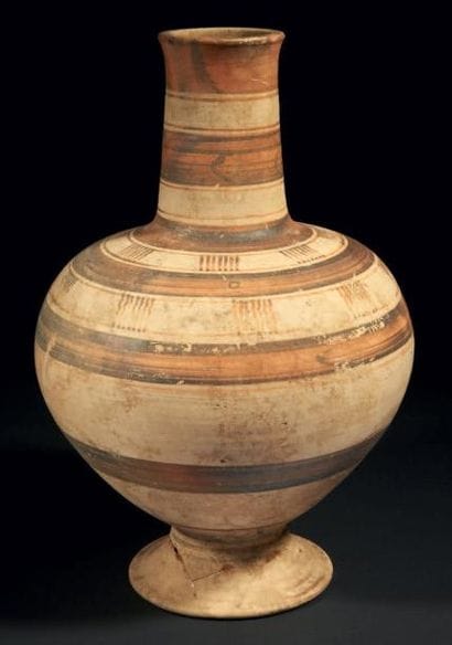 BOUTEILLE à panse sphérique et haut col cylindrique,...