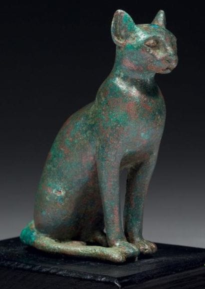 EGYPTE
STATUETTE VOTIVE DE CHATTE BASTET....