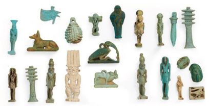 EGYPTE
Lot composé de VINGT-DEUX AMULETTES...