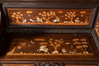 Two-seater bench in carved walnut, veneer...