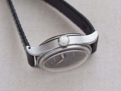 LONGINES Tre Tacche Flat Bezel
Case : Steel....