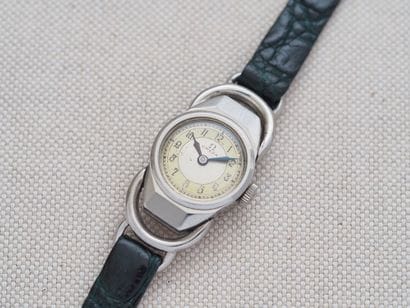 OMEGA Lady
Case: Steel. Press-on case back....