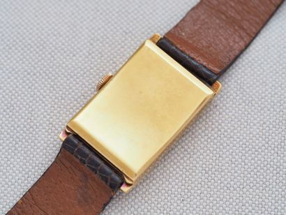 OMEGA
Case: 18k yellow gold ( 750°°). Rectangular....