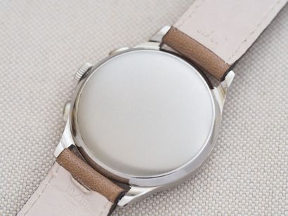 HEUER Chrono
Case: Steel. Round. Press stud...