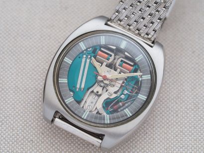 BULOVA Accutron M5
Boitier : Acier. Tonneau...