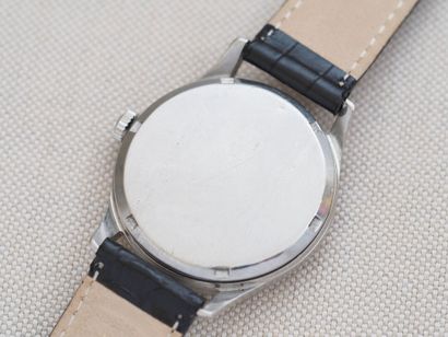 OMEGA ref. 2622-2
Case: Steel. Round. Screw-down...