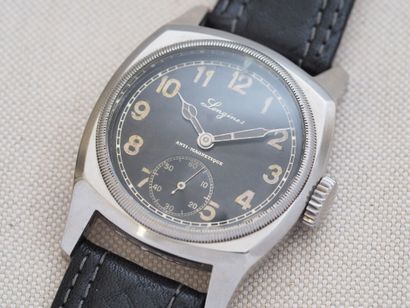 LONGINES Majetek
Case : Steel. Cushion case....