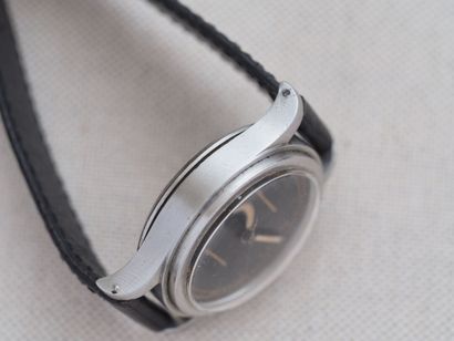 LONGINES Tre Tacche Flat Bezel
Case : Steel....