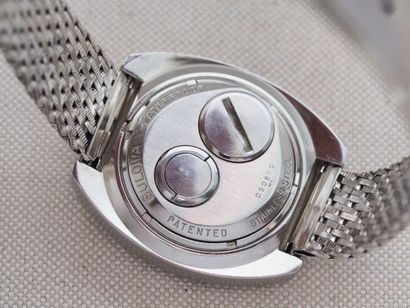 BULOVA Accutron M5
Boitier : Acier. Tonneau...