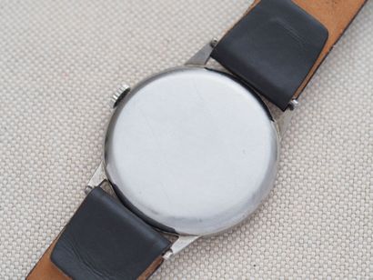 LONGINES
Case : Steel. Press stud back.
Dial:...