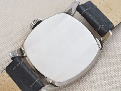 LONGINES Majetek
Case : Steel. Cushion case....