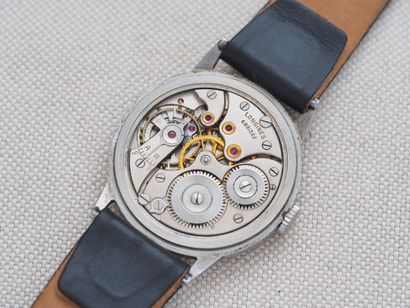 LONGINES
Case : Steel. Press stud back.
Dial:...
