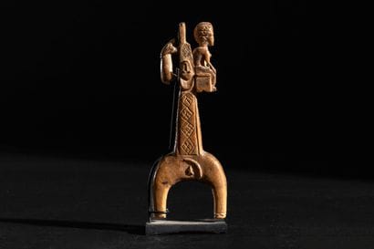 Decorative element in carved wood with anthropomorphic...