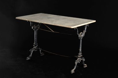 Forged metal table with marble top
H_71 cm...
