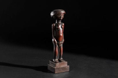 Lunda/ Tchokwe, Angola
Statuette depicting...