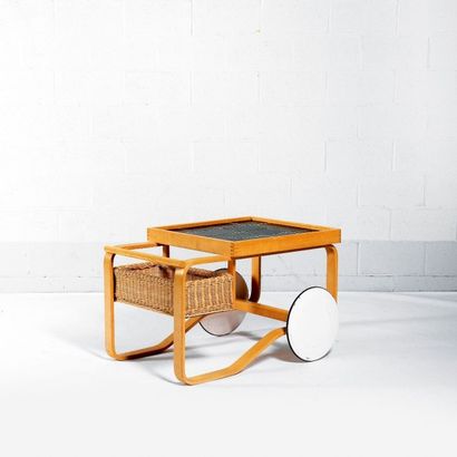ALVAR AALTO (1898-1976) Finlande
Desserte...