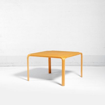 ALVAR AALTO (1898-1976) Finlande
Table basse...